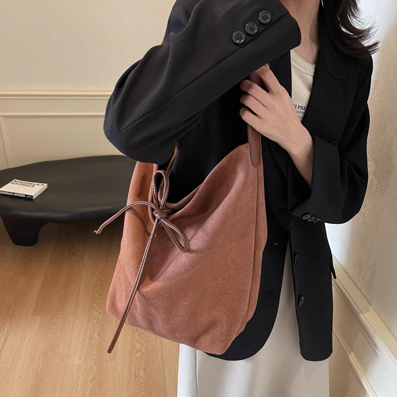 Winter Retro Tasche mit großem Fassungsvermögen Damen neue beliebte Schultertasche Mode Wildleder Bucket Bag Tragetasche