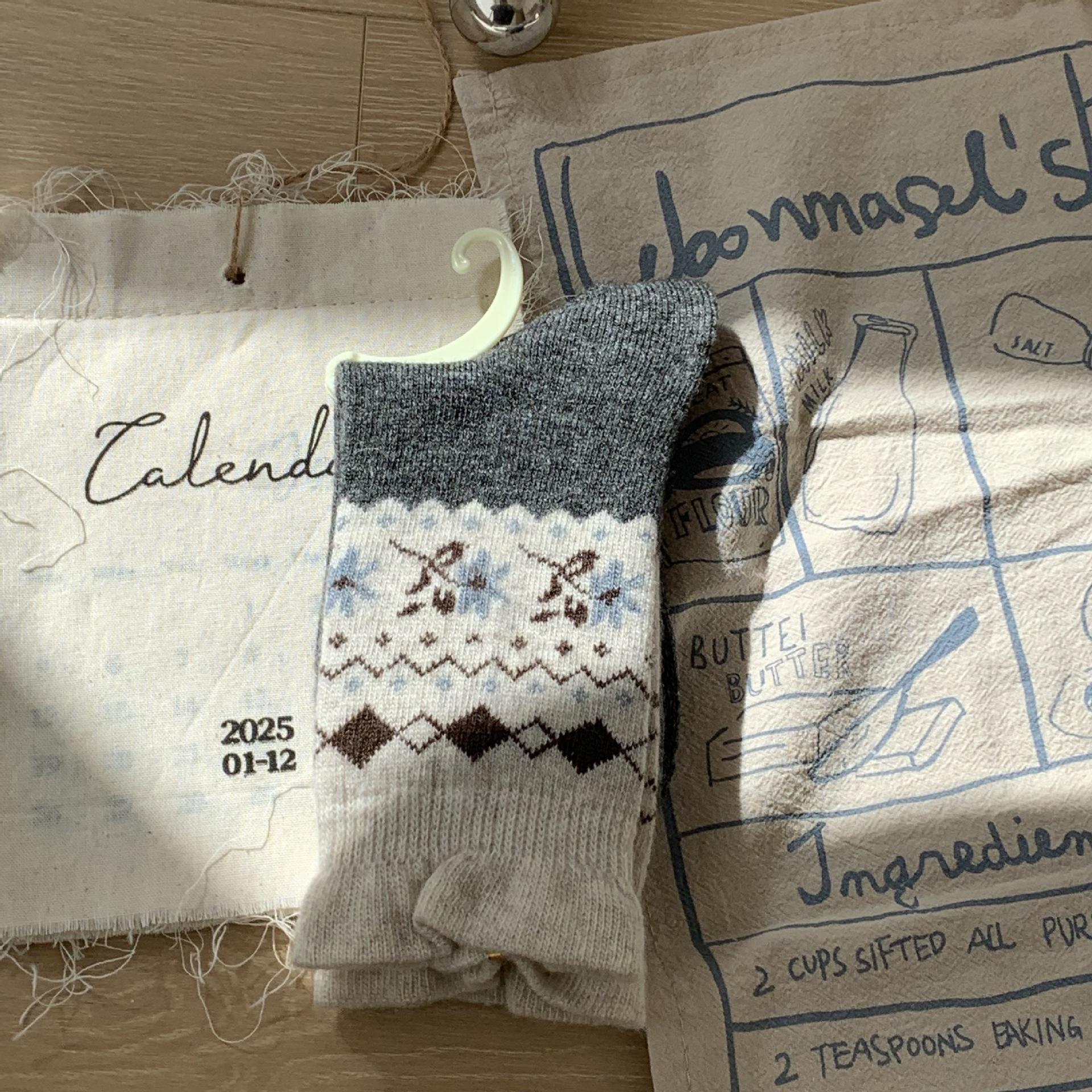 Literary Contrast Flower Wool Pile Socks Women S Medium Socks Season Thickened Warm Wool Socks One size fits all