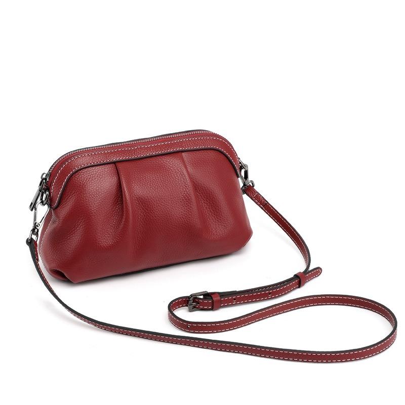 The first layer of cowhide small bag, the new versatile shoulder bag, simple pleated bag, messenger bag.