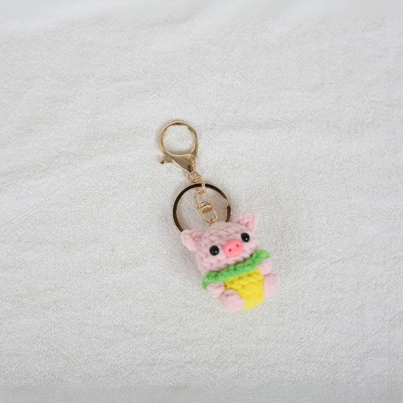 Cute Mini Crochet Pink Pig Keychain Handmade Cartoon Animal Backpack Charm Soft Knitted Accessory for Souvenir Gift