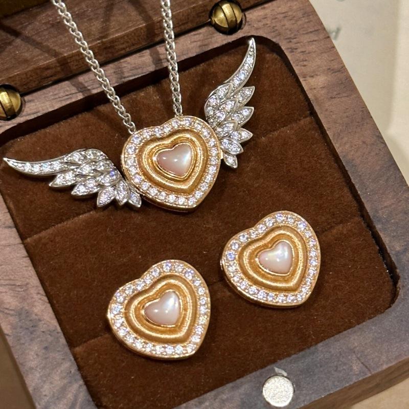 Romantic High-End Studded Diamond Fritillaria Heart-Shaped Wings Necklace Earrings For Women Luxurious Retro Design Jewelry Sets