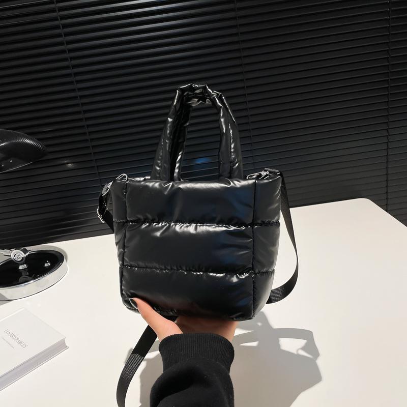 

Personalized winter casual fashion women s bags, simple niche design, portable messenger trendy bucket bag чёрный