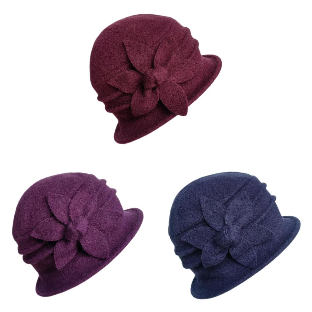 Wollbarett für Damen mit floralen Verzierungen Wintermode für Erwachsene mittleren Alters