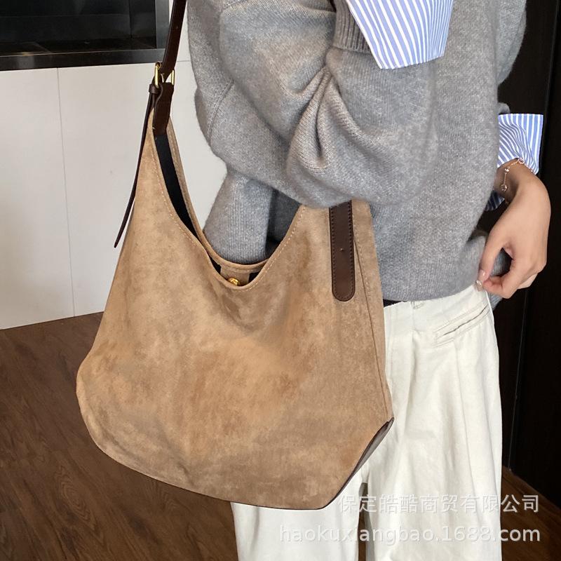 Foreign Style Fashionable Versatile Casual Autumn and Winter Suede Shoulder Crossbody Commuting 2025 Autumn and Winter Portable Women's Tote Bag