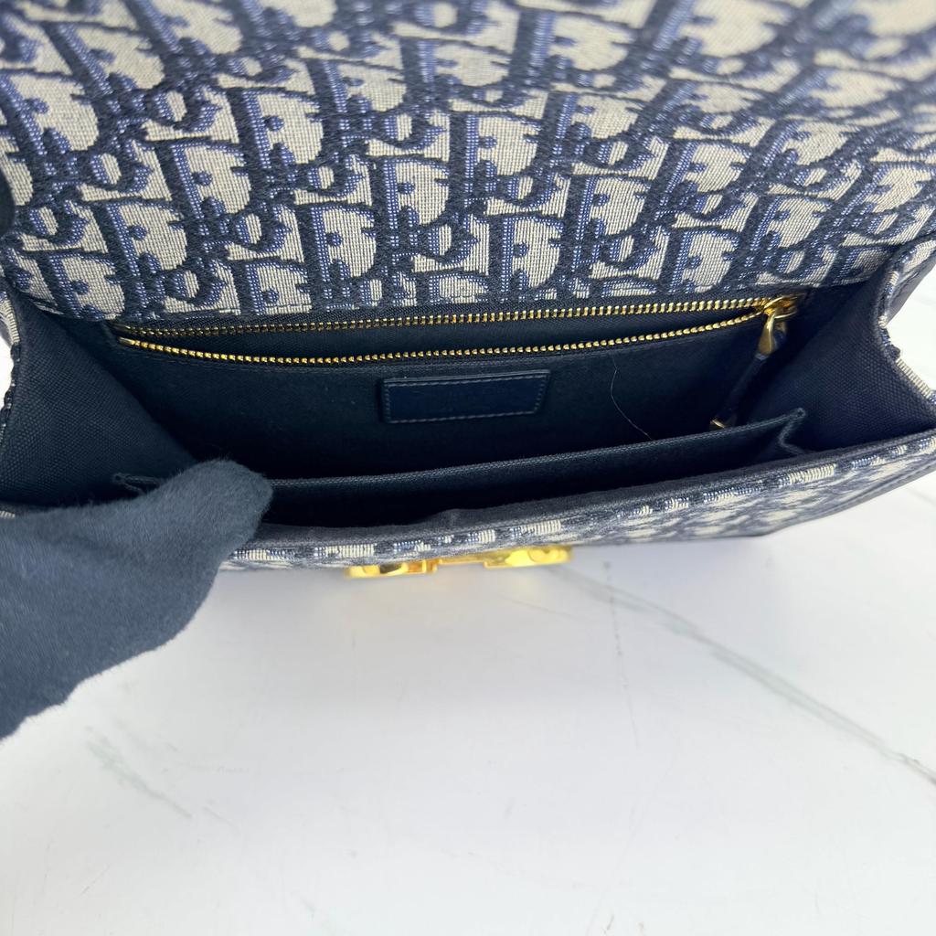 [Pre-Owned] 30 Montaigne Oblique Embroidered Monogram Flap Adjustable Shoulder Strap Montaigne Box Bag Leather Details Large - Excellent #MTXZH9