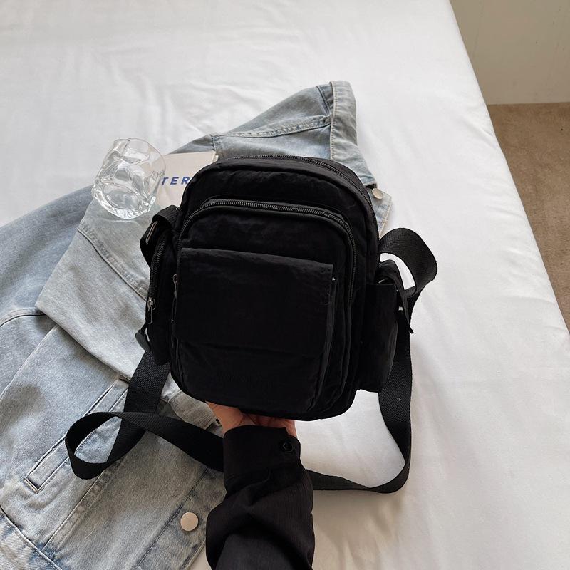 Multi-pocket shoulder bag women s fashion casual solid color messenger bag men s messenger bag light sports 2025 summer new