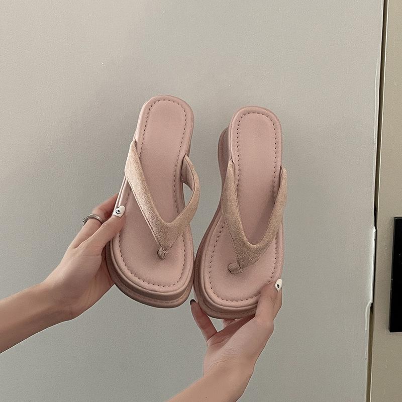 Temperament Thick-soled Foot-pinching Flip-flops Shoes Women's Shoes Wear Summer New Retro Fashion Casual Foot-pinching Cool Slippers