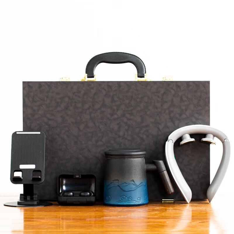 

Corporate Wellness Tech Gift Set