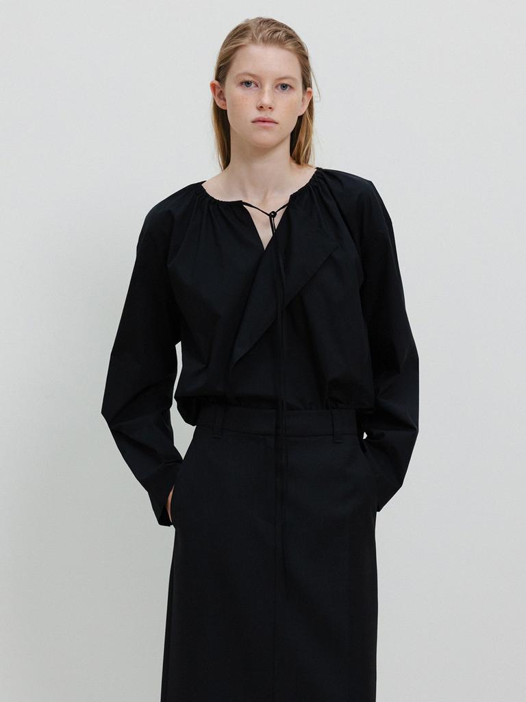 RRACE Shirring Round-Neck Blouse_Black
