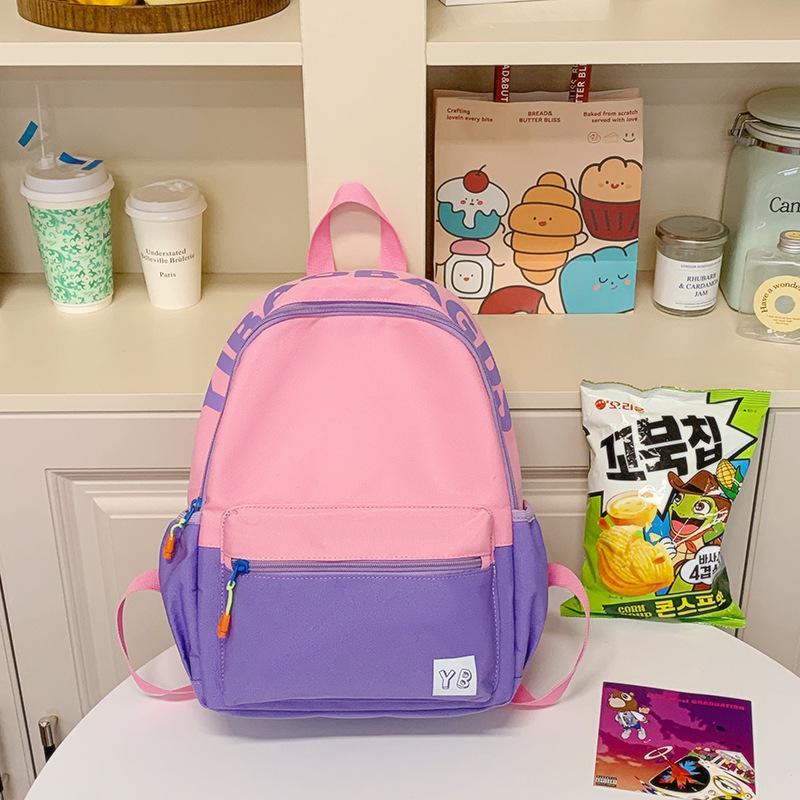 The schoolbag has high value, sweet, fresh and cute printing back, and the leisure and large capacity of junior high school students.