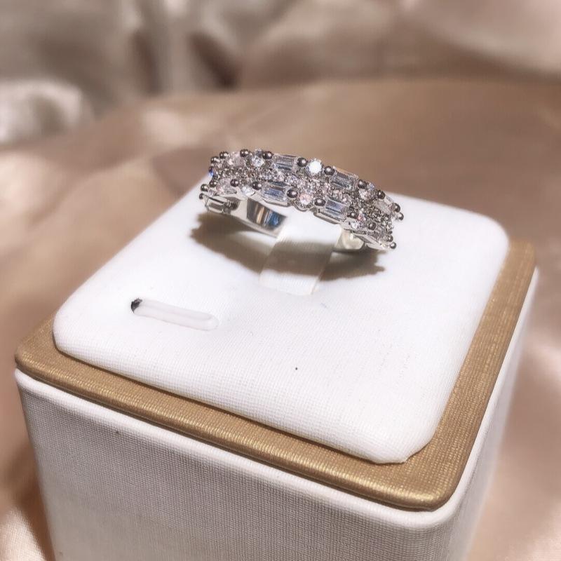 

Новые европейские и американские квадратные кольца для женщин с синими кончиками циркона и бриллиантами No. 6