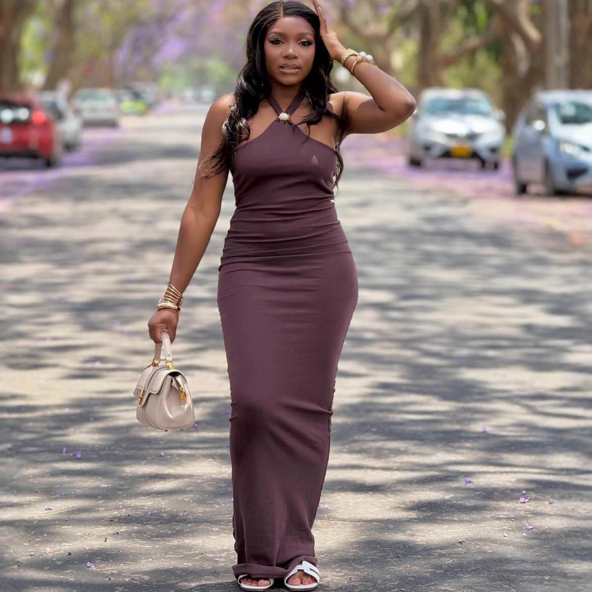 European and American women s fashionable fit, sleeveless long dress with a slim halter neckline, African casual and chic pencil long dress S коричневый