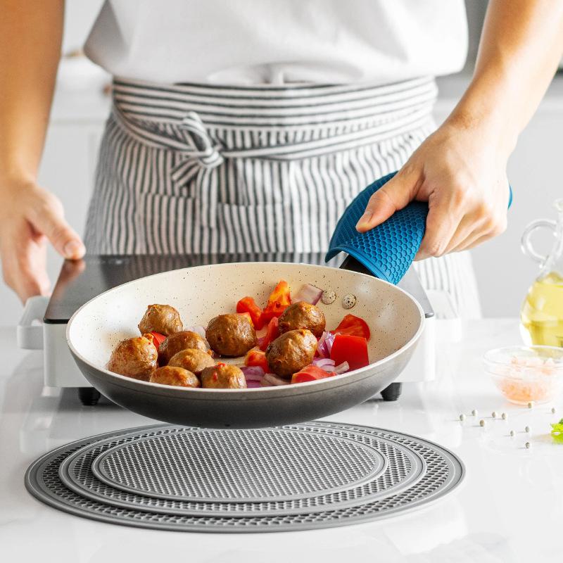 Silicone Heat Resistant Table Mat Round Placemat Non Slip Kitchen Trivet for Hot Pots Cups Dishes Drying Rack