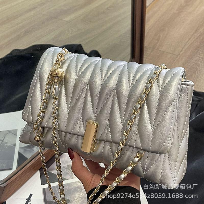 Xiaoxiangfeng Rhombus Chain Bag Women's 2025 New Fashion Niche Messenger Bag Foreign Style Commuter Women's Shoulder Bag