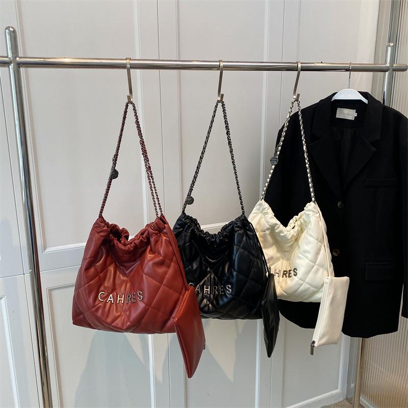 Rhombus Stickerei Faden Kette Umhängetasche Damen Herbst und Winter Großraum Müllsack Pendler Eimer Tasche Tide