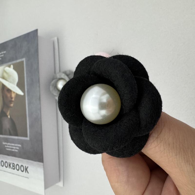 Large Pearl Flower Brooches Solid Color Felt Camellia Flower Brooches for Women Clothing & Bag Ornaments