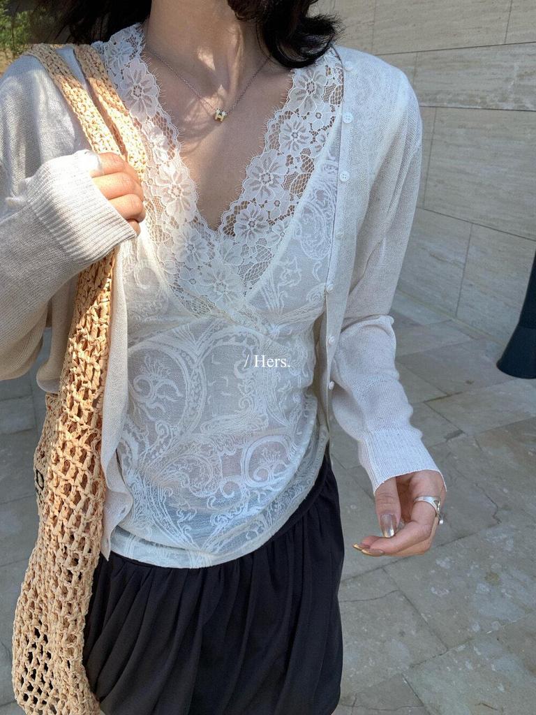 French V-neck Lace Camisole for Women - 2026 Spring Slim Fit Spaghetti Strap Layering Top