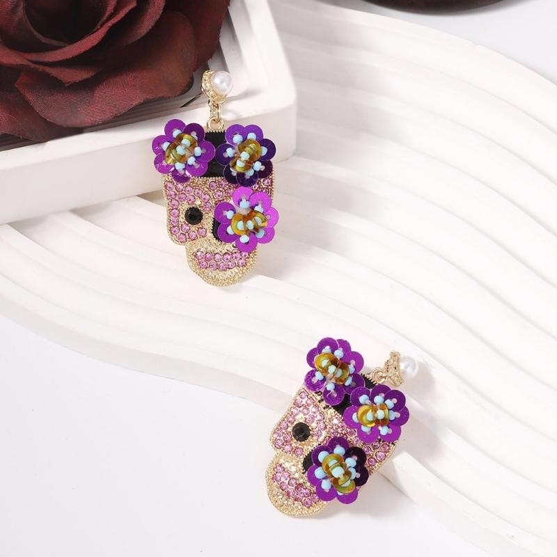 Chic Zircon Inlaid Skull Studs Earrings Versatile Skull Ear Studs Adorned with Zircon and Glitter for Various Occasions