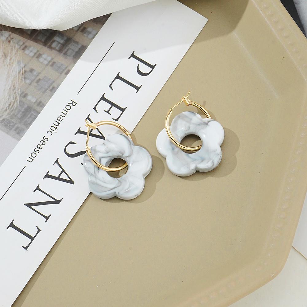 Trendige Harz-Acryl-Ohrringe, süße und niedliche Blumen-Ohrringe, modische, einfache Damen-Schmuck-Accessoires