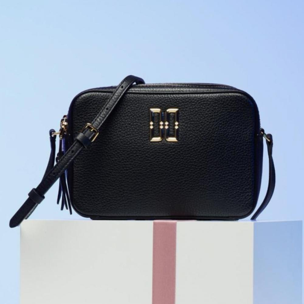 

Daks Mini Crossbody Bag Black Gold Logo Dcwa3f069bk Single option