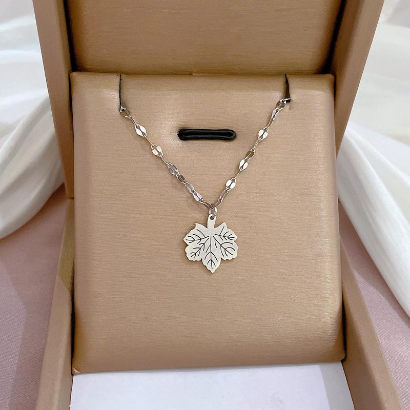 Fashion Retro Women's Necklace Temperament Micro Diamond Necklace Exquisite Collar Chain Accessories