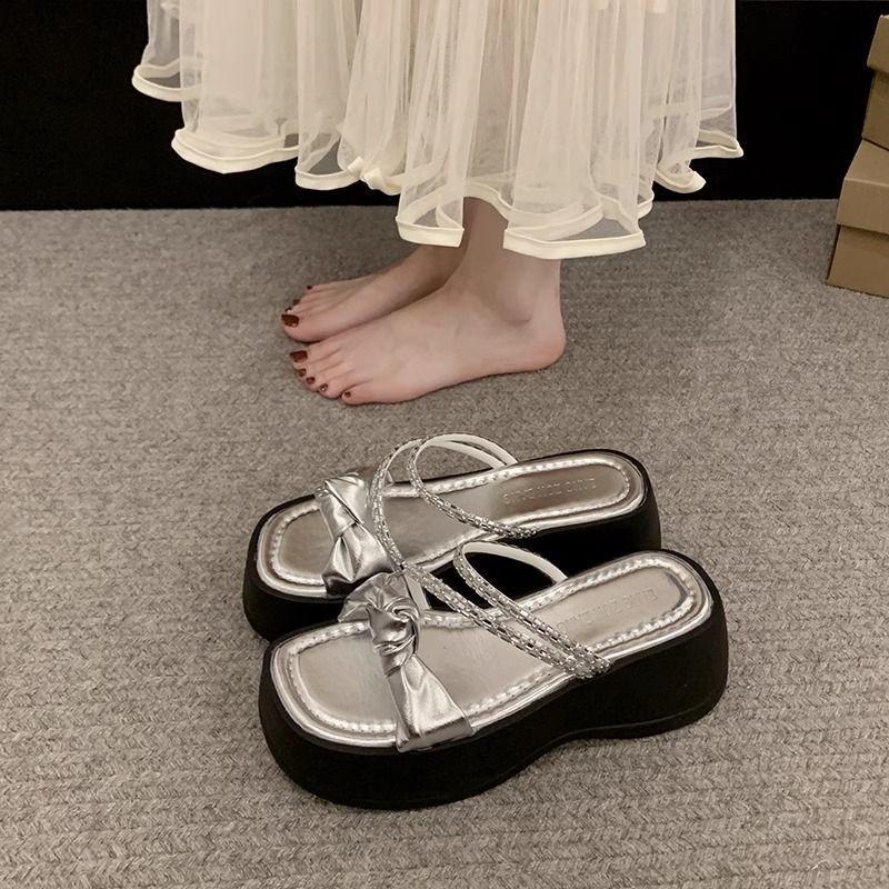 

Wearing it for a long time is not tiring, the thick bottom of the feet is popular, and the thin bow slippers are beautiful outside. 40 срібний