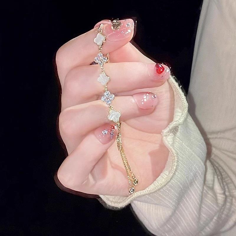 Niche Design Four-Leaf Clover Bracelet Female Hundreds Of High-Level Sense Of Fashion Light Luxury Temperament Net Red Bracelet Hand Jewelry