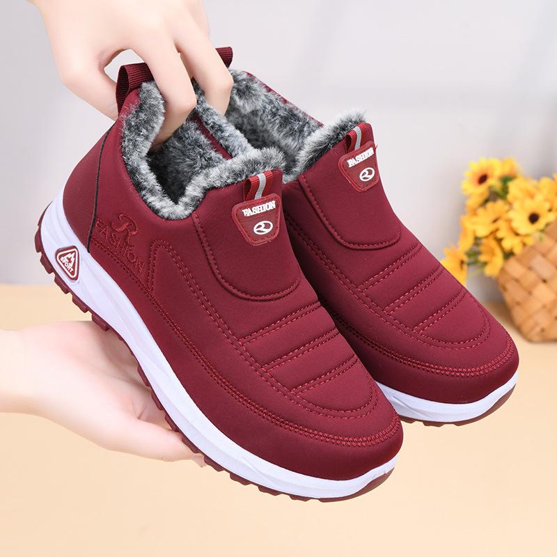 Winter cotton shoes women's flat bottom comfortable mother cotton shoes piled thickened walking shoes non-slip warm women's cotton boots