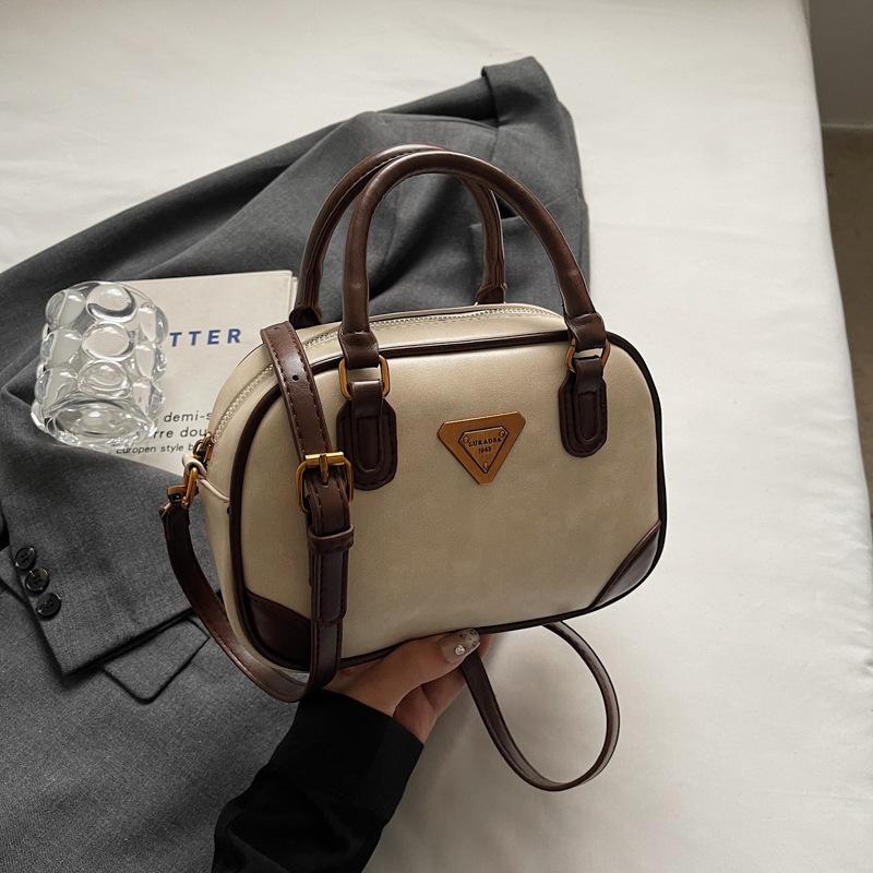 Retro Design Handbag 2025 New Niche Design Commuter Messenger Bag Matte Texture Shoulder Bag