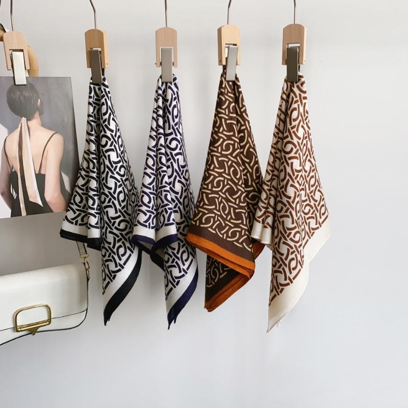 Women S Fashionable Small Square Scarf For Autumn Daily Use