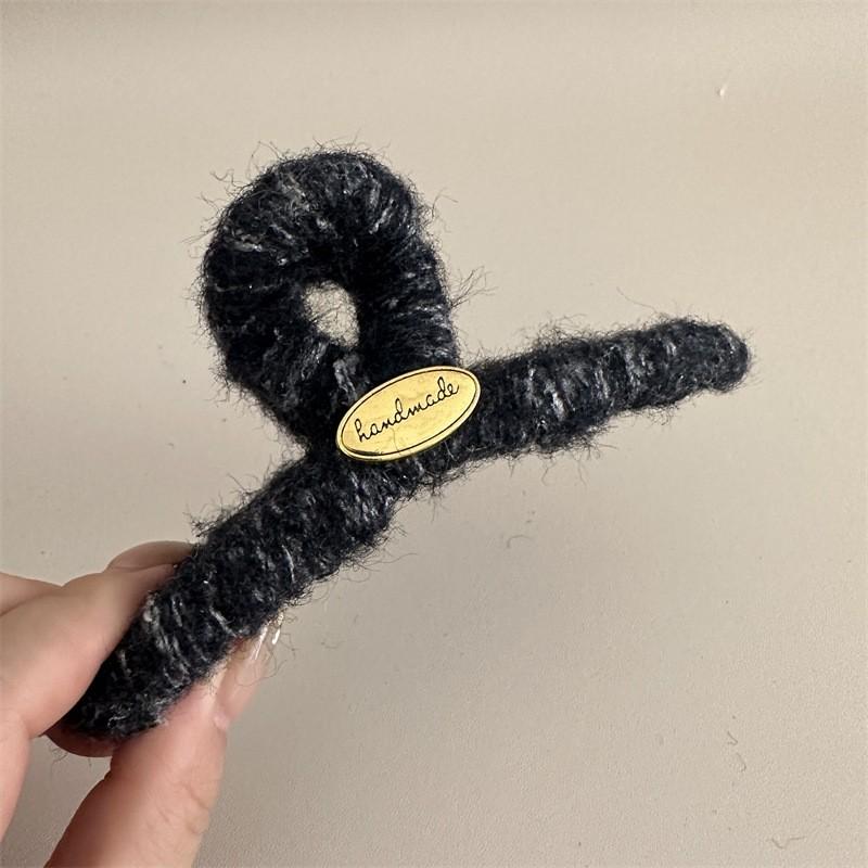 

Вязаные плюшевые заколки-крабы для волос, большие зажимы-крабы, женские, для девочек, простые держатели для хвостика, заколки для волос, аксессуары для волос, зимние