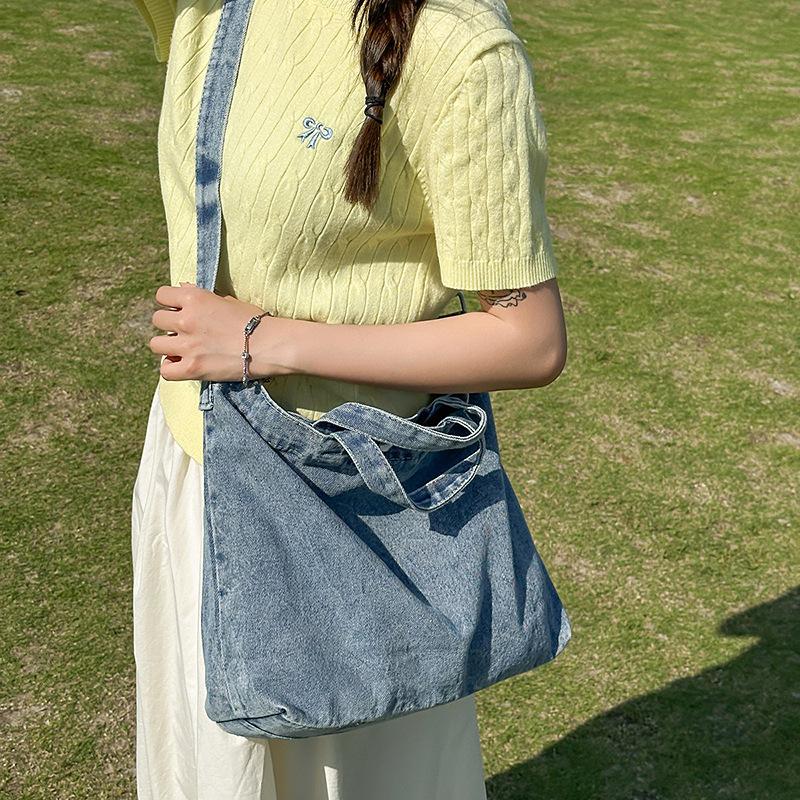 Simple retro wind-washed denim large-capacity men's and women's casual commuting shoulder messenger bag women's