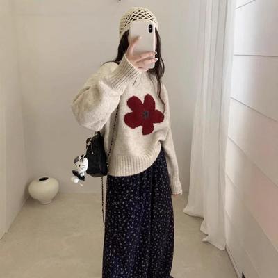 Women's Trendy Floral Wool Knit Sweater - Round Neck, Long Sleeve, Age-Reducing, Versatile for Autumn and Winter