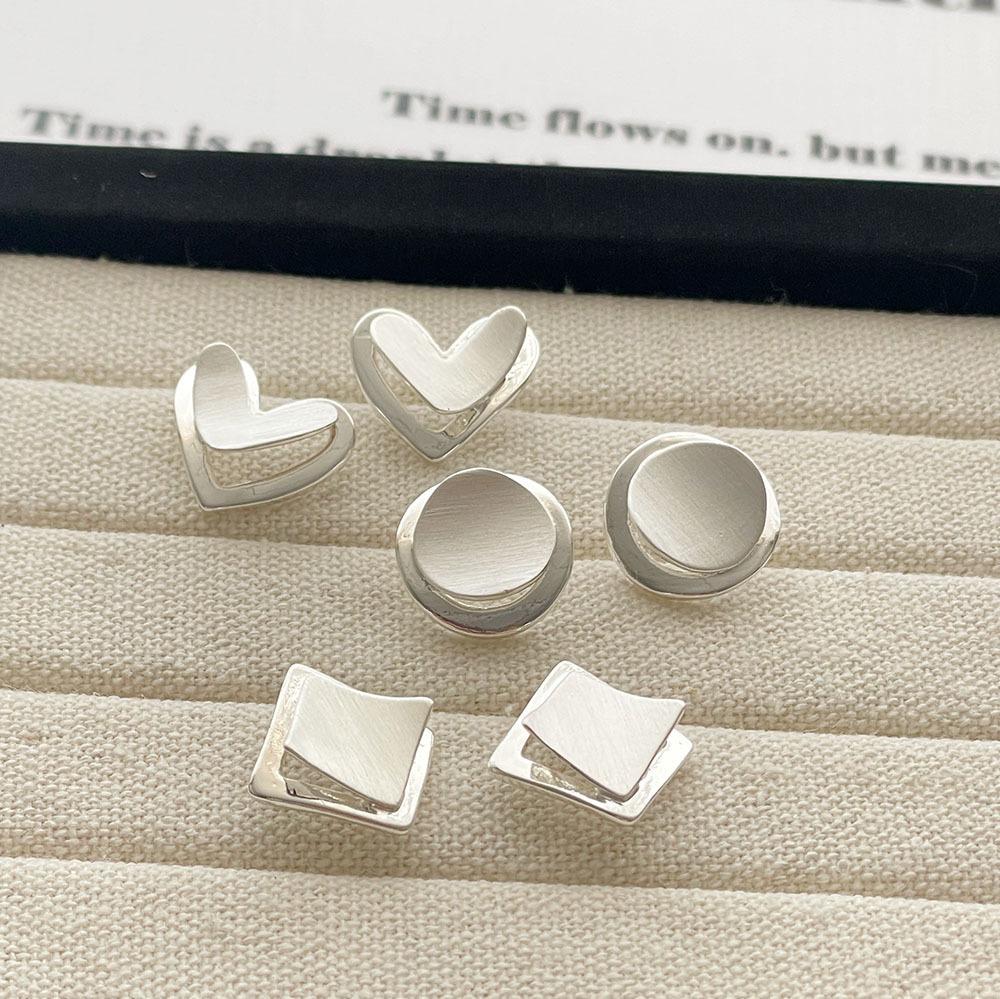 Unique Design Silver Color Love Heart Stud Earrings for Women Personality Versatile Brushed Delicate Earing Fashion Jewelry