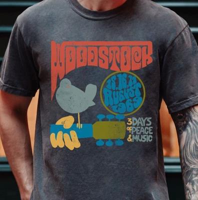 Maglietta Woodstock 69 su Comfort Colors 1717 Tee Nero Vintage Premium
