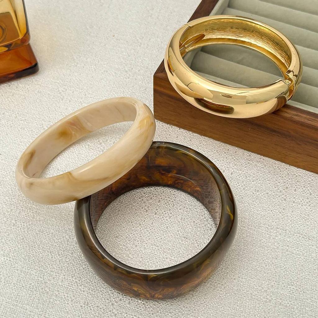 SHIXIN Retro Brown Thick Resin Acrylic Wide Bangle Bracelet for Women Minimalist Metal Big Round Bracelet Autumn/Winter Jewelry