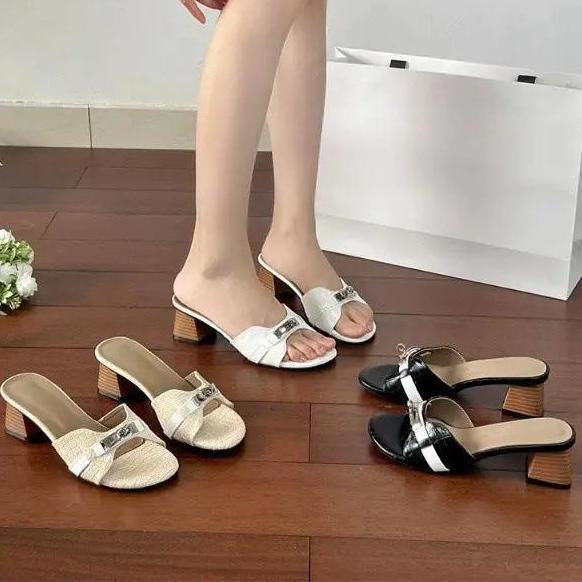 Small Gold Buckle Crocodile Pattern Korean Version of High-heeled Sandals Women Wear Thick Heels and Soft Soles In the Summer of 2025, One-word Bea