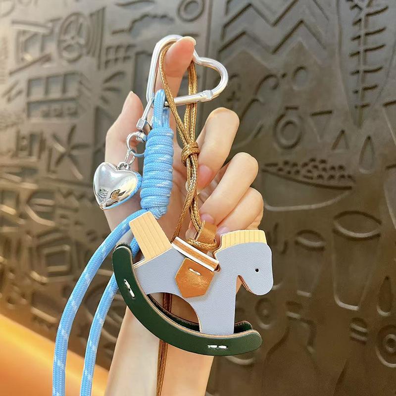 Creative leather rocking horse keychain cute trendy cool PU Trojan horse pendant men and women versatile bag hanging accessories small gifts