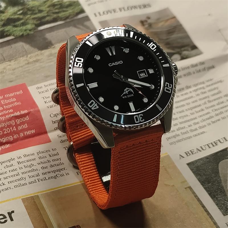 Casio Unisex MŁODZIEŻOWY Czarny Zegarek MDV106-1A(Obejrzyj3--)