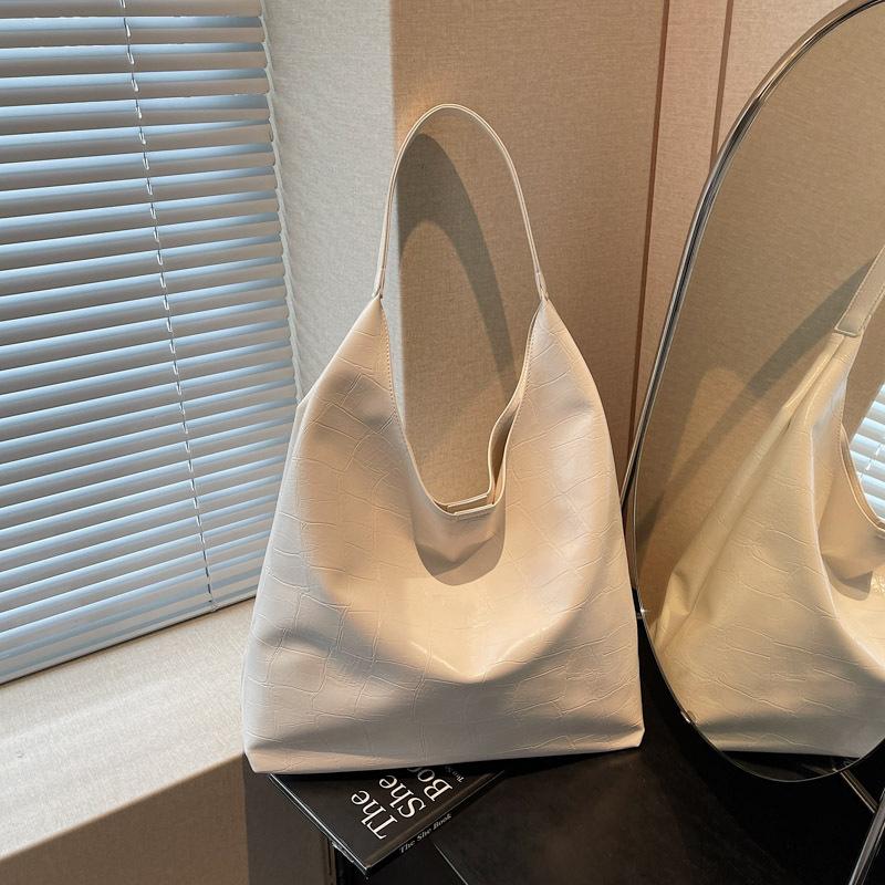 Leisure commuting large-capacity bag women's new summer fashion shoulder bag lightweight and simple tote bag