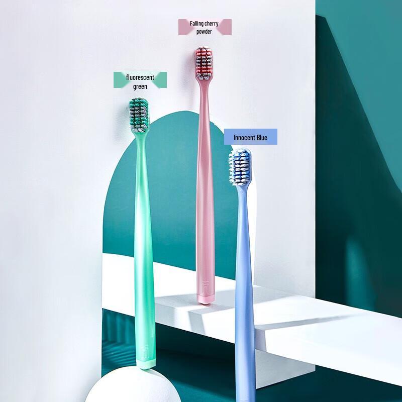 Minimalistische Spiral-Zahnbürste mit weichen Borsten