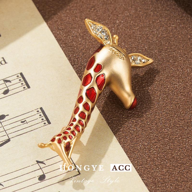

Exquisite Retro Enamel Giraffe Brooch - High-End Sweater Suit Accessory 18K