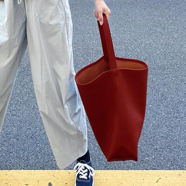 Large Capacity Red Soft Leather Bag Women's New Autumn Niche Design Shoulder Commuter Bucket Bag