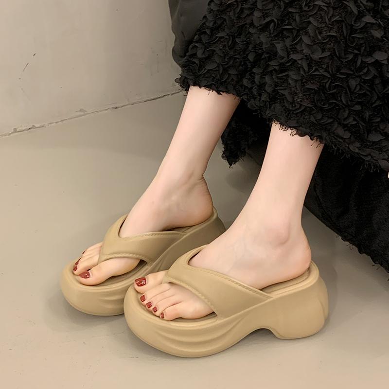 Fashion 2025 New Women Fashions Slippers Female Wedges Flip Flops Girl Soft Non-slip Outdoor Sandals Adults Solid Color Beach Shoes