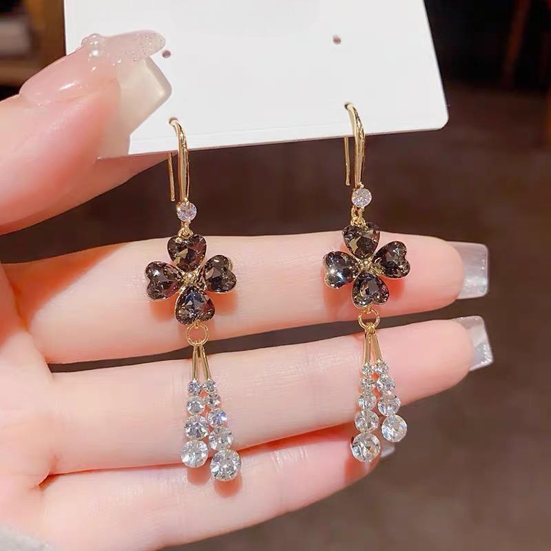Luxurious Crystal Flower Tassel Stud Earrings: Sweet, Cool, Niche Design for Versatile Korean-Japanese Fashion серый