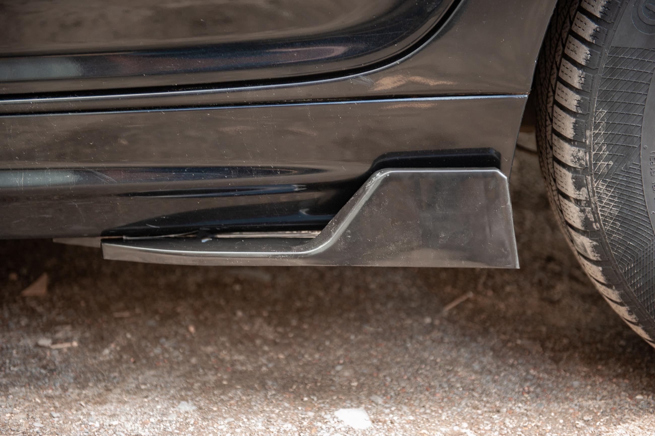 

Universal Flap side sill pads type D (2 pcs, black gloss, ABS plastic)