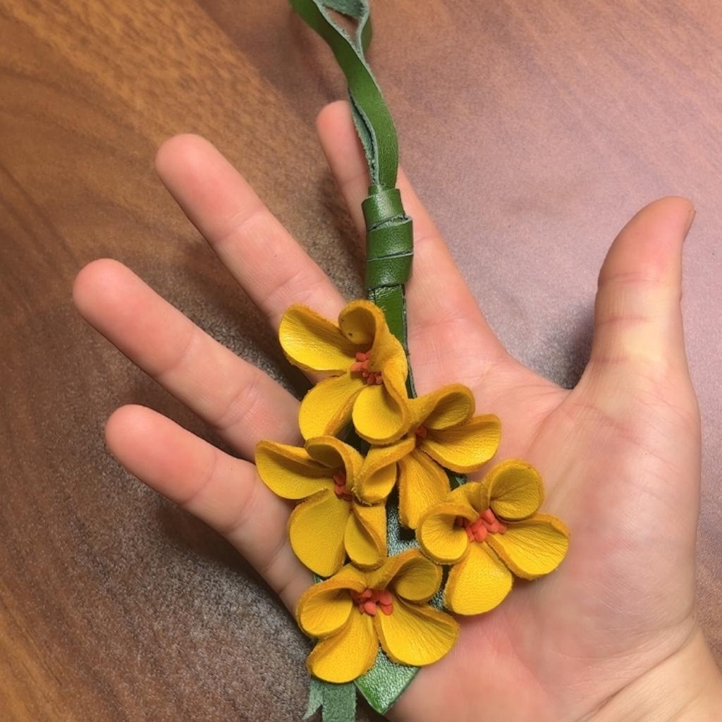 Fashion Cow Leather Flower Pendant Keychain Bag Charm Handbook Osmanthus Car Key Pendant Creative Pendant Tulip Bag Accessories