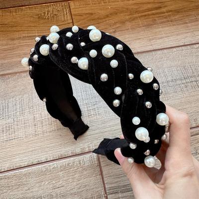 Elegante Fascia per Capelli in Velluto con Perle Barocche e Design a Treccia con Bordo Largo