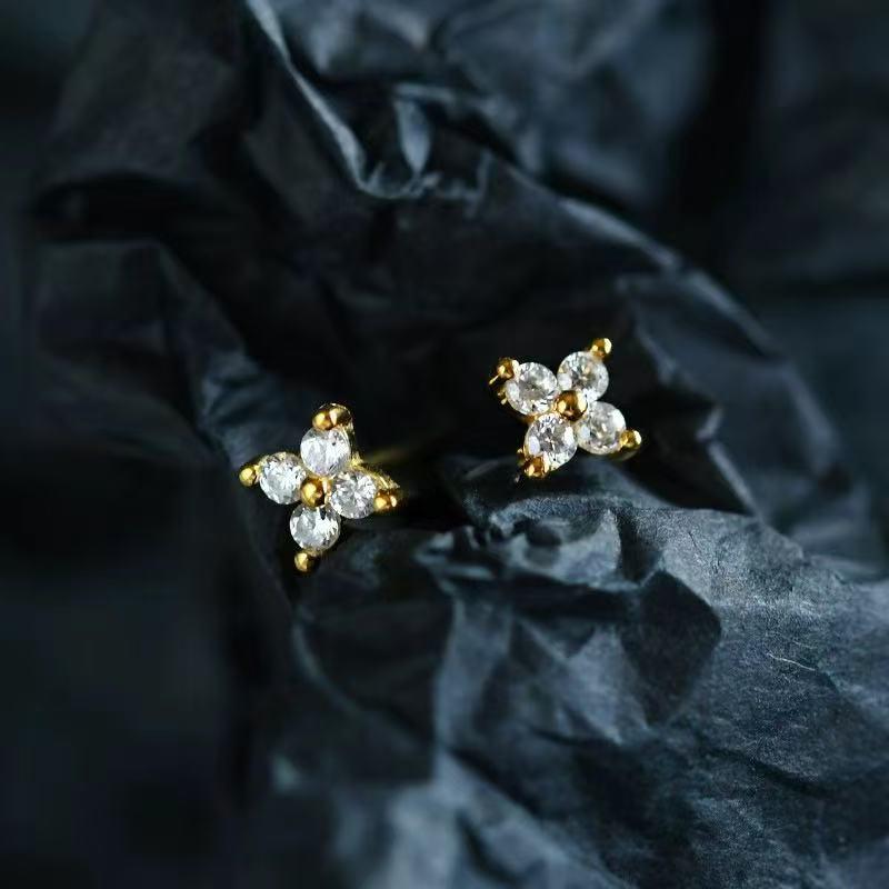 Zircon Four-Leaf Flower Jewelry Set: Necklace, Earrings, Bracelet & Ring - Trendy Style Clavicle Chain