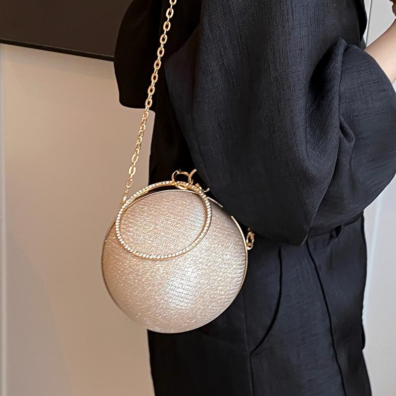 High-end Niche Bag New Fashionable Dinner Bag for Women Ins Niche Versatile One-shoulder Crossbody Handbag